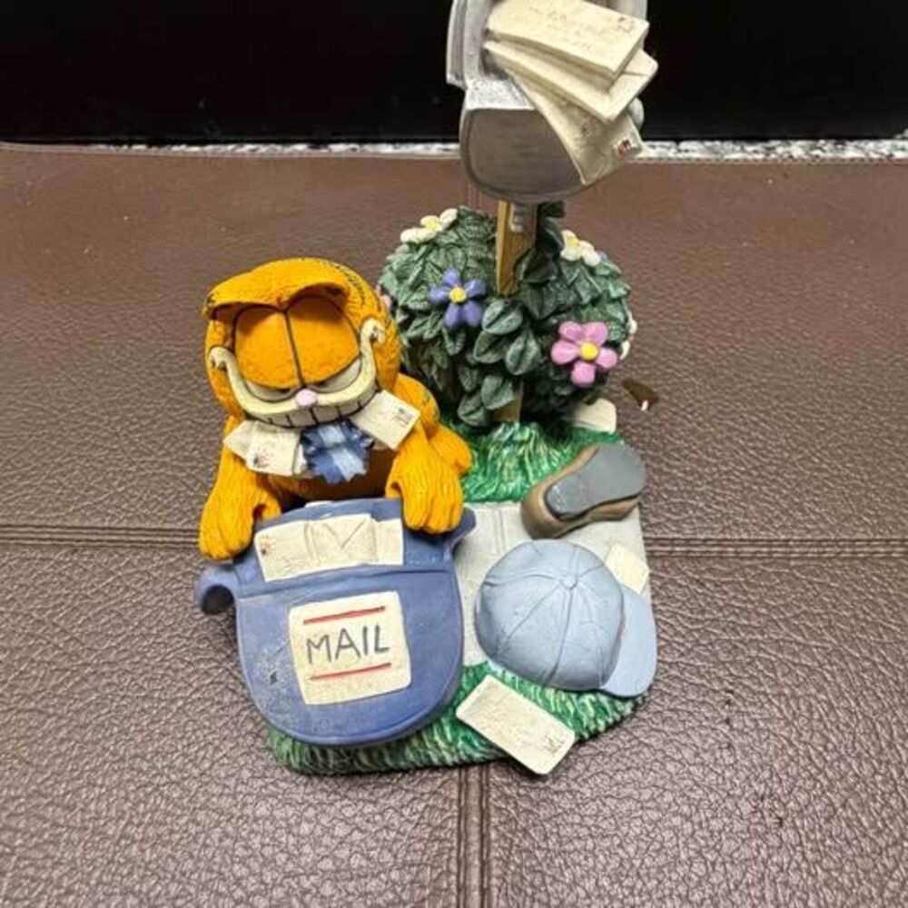Garfield Mailman Figurine Jim Davis